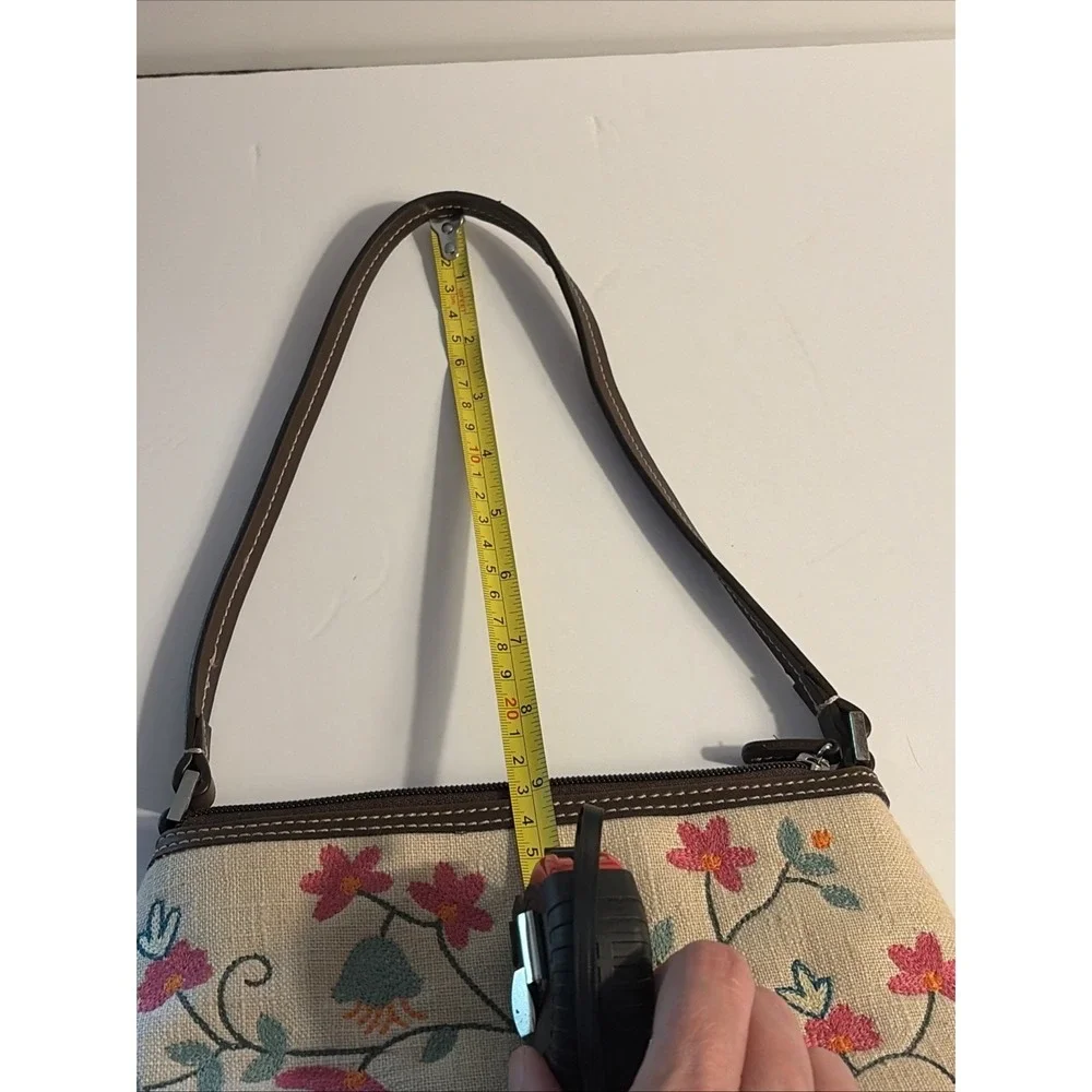 Liz Claiborne zipper closure
